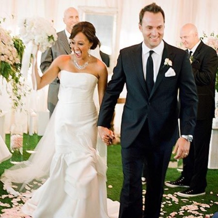 Tamera Mowry married to her long-time husband Adam Housley.